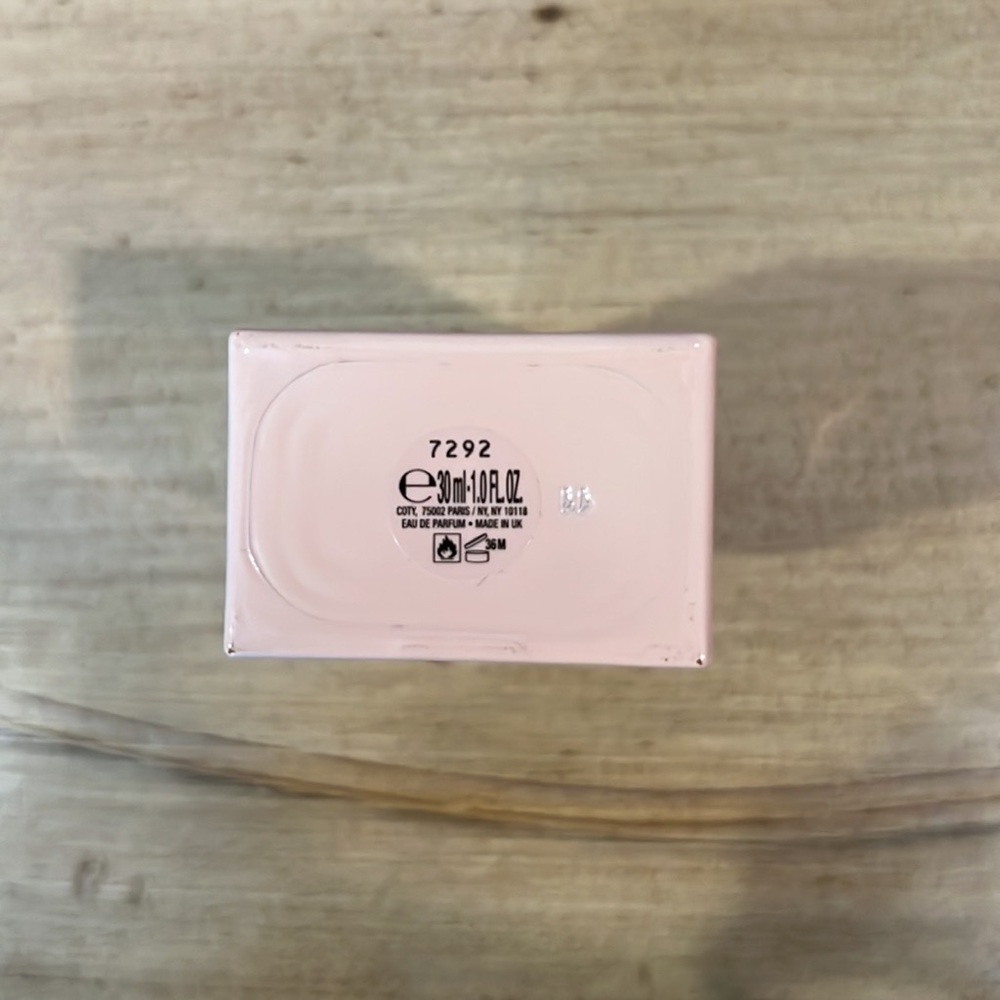 Gucci Bloom Perfume - Picture 2 of 2